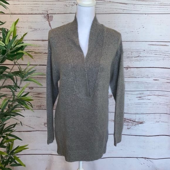 RDI Deep V-Neck Tunic Knit Split Hem Sweater NWT - Picture 3 of 11